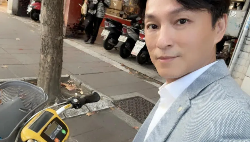 會被看笑話？狄志為「穿西裝」騎YouBike拜訪客戶…嘆：真的很怪嗎