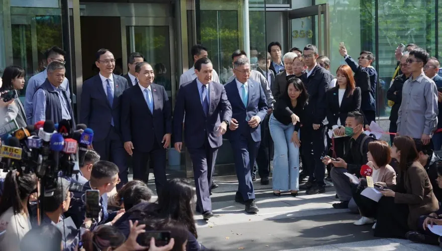 藍白合再陷僵局　網友不忍了！曝「她」恐害慘柯文哲