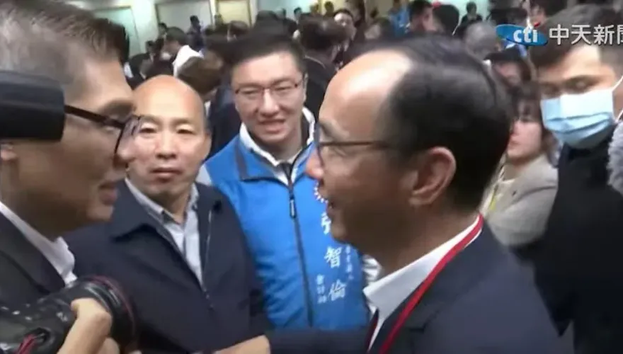 韓國瑜抵黨部引騷動！朱立倫讚「你領軍一定過關」　連勝文嗨喊：像蔣經國