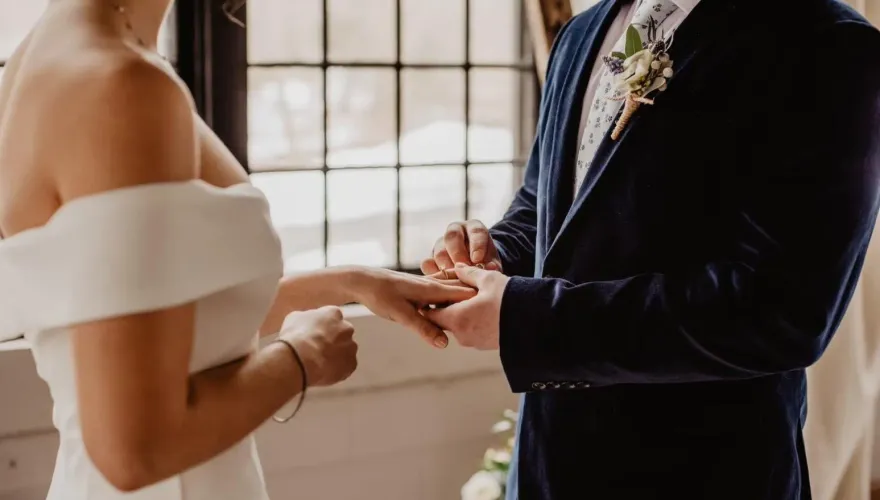 結婚10萬有找、蜜月也AA！人夫還怨「什麼都沒得到」　網搖頭：簽一簽了