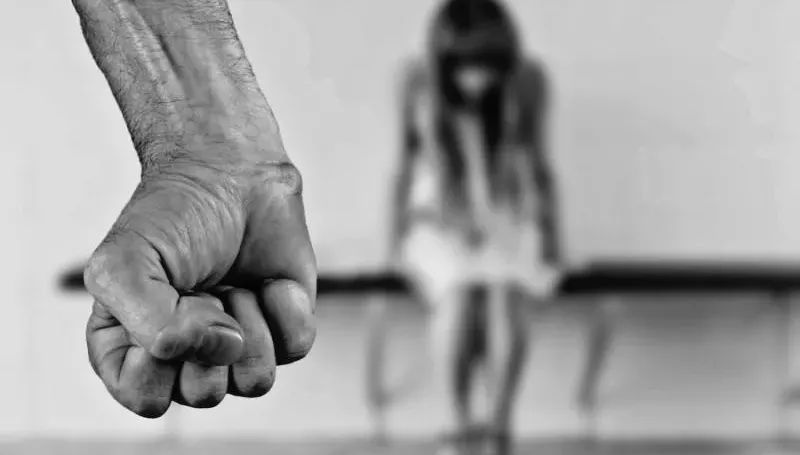 恐怖情人！桃園男被分手持刀恐嚇　暴揍女友閨蜜「腦損致死」判8年半