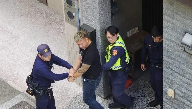 影/新竹通緝犯躲警自撞「丟包斷腿女友」　闖民宅陽台還是被逮