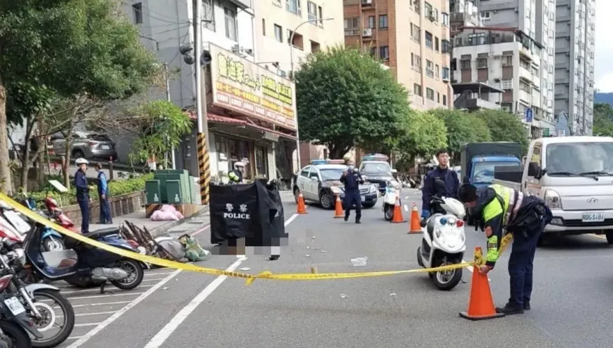 快訊/新店砂石車擦撞肇逃　機車騎士遭輾當場死亡