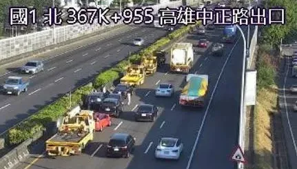 快訊/國1北向高雄中正段「5車連撞」！　佔用內側車道請小心通行