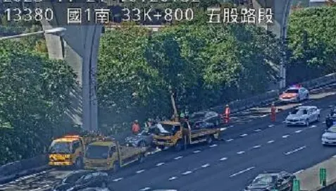 快訊/國1北向五股段連環車禍！5車撞成堆佔外側車道　平均時速10公里
