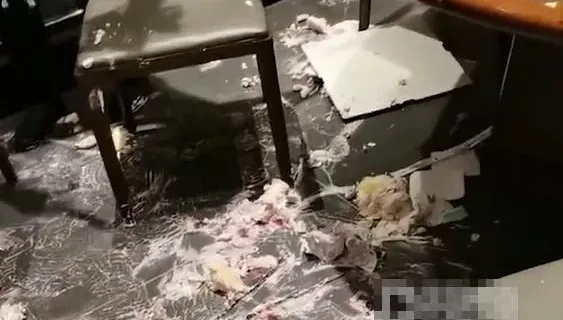 影/30人慶生變大亂鬥！四盒蛋糕狂攻包廂　餐廳慘陷「奶油海」被迫重新裝潢