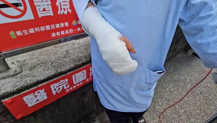影/基隆拆違建「遭砍斷3指」！惡鄰揮刀、噴辣椒水　工頭恐殘廢