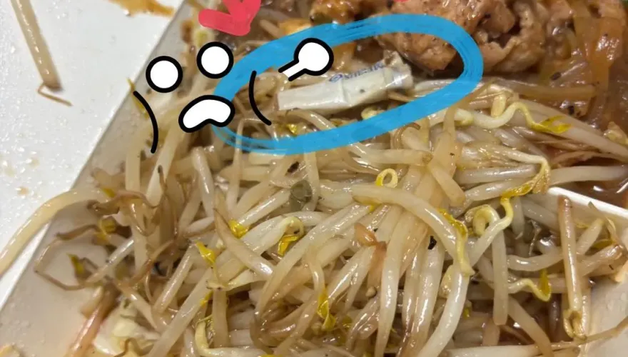 扯到爆！鐵板燒豆芽菜「驚見菸蒂」！網喊噁：吃菸灰缸的概念