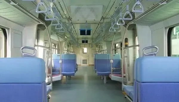 台鐵「電車痴漢」！深夜猛盯落單女「脫褲DIY」　快槍俠鬼扯搔癢