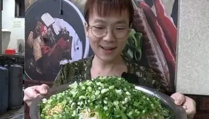 大胃王YTR基隆滷味店驗證「都市傳說」！網友直呼：看到有恐懼感