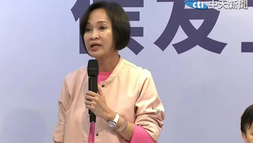 黃珊珊拒重審民調、下午領表「藍白破局」？　侯辦：秉持科學理性務實