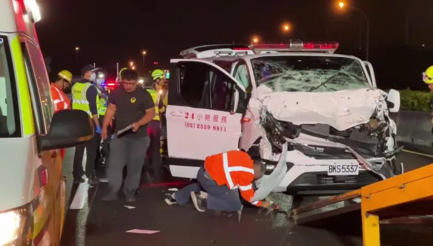 影/留一口氣回老家！救護車載病危婦國道撞貨車　5傷、病婦今晨拔管