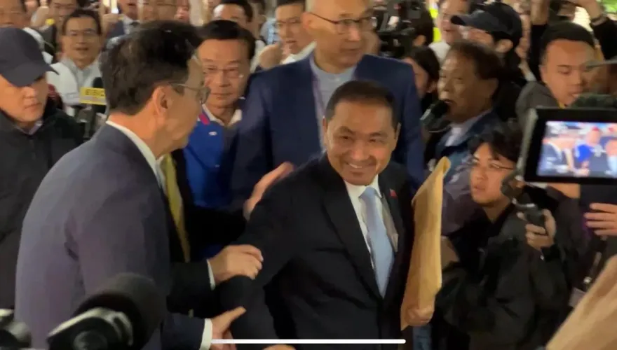 侯康配/侯友宜偕趙少康參戰！藍營小雞到場壯聲勢