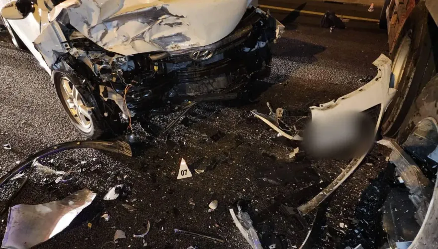 影/大貨車運將精神不濟　國1桃園段3車追撞「車頭全毀」釀1死