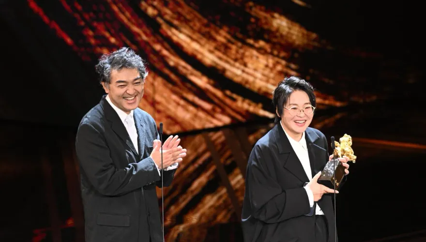 金馬60/ 《石門》夫妻導演奪最大獎！大塚龍治台上2句話放閃