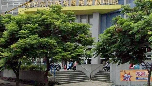 竹市驚傳運動中心溺斃意外！女子「臉朝下漂浮」救生員誤認是練水母漂