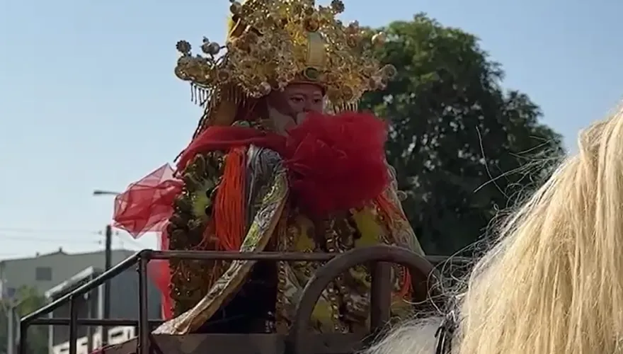 影/神級囍事！彰化土地公駕白馬熱鬧迎娶雲林土地婆　席開百桌慶良緣