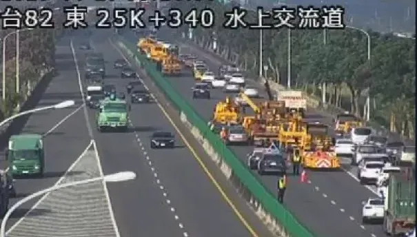 快訊/趕上班！台82水上交流道連3起追撞　10車佔兩線道回堵中