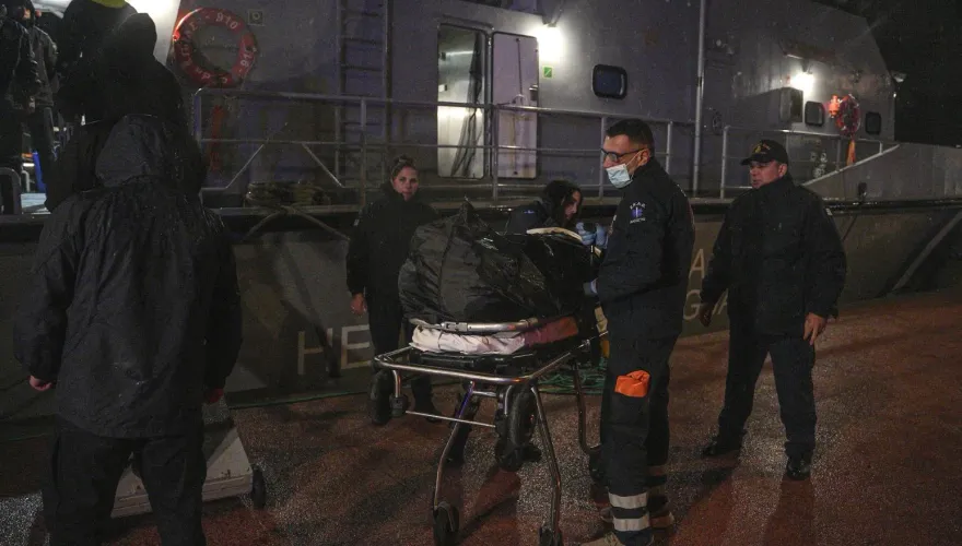 愛琴海貨輪故障遭強風吹沉　船上14人1死1獲救、12人消失大海中