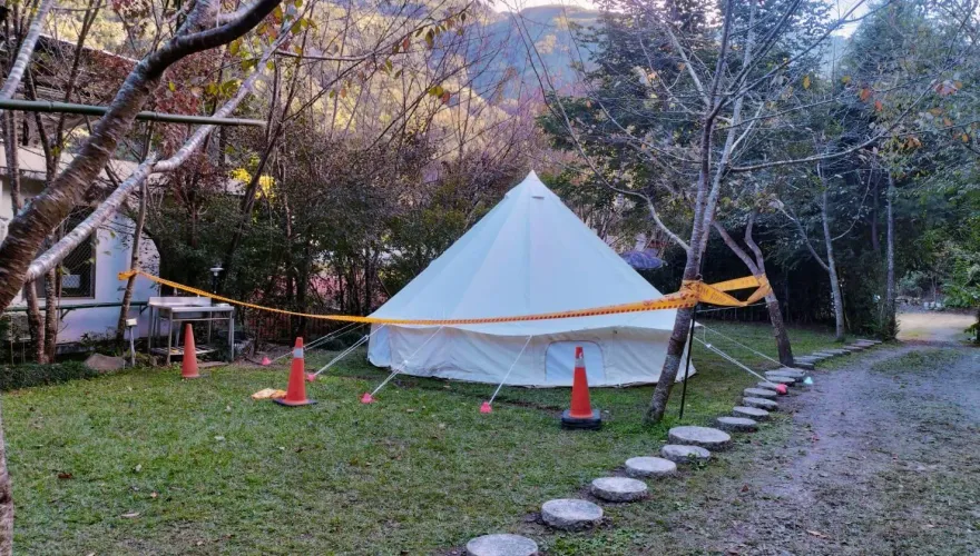 一家三口帳篷內「燒炭取暖」1死2傷　農場示警：不要冷到傻了！這非常危險