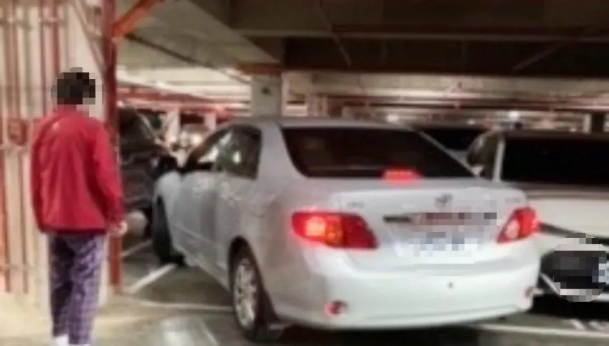 爆料找中天/好市多黑5停車悶！慘遭阿婆人肉佔車位還被嗆「我們有交涉」