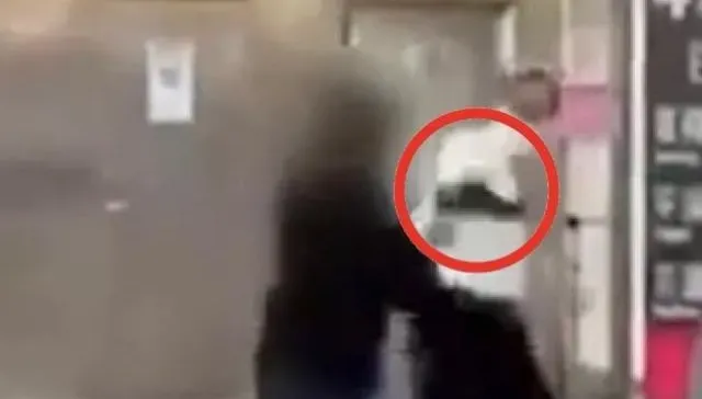影/北車驚現「七大武器之一」鬥毆！阿北想先上車後補票被拒　怒拔拖鞋打人