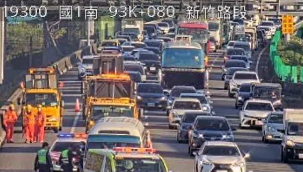 快訊/上班族注意！國道1南向新竹段「3車追撞」　現場紫爆回堵5公里