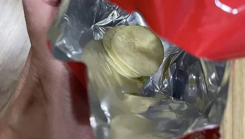 買空氣送薯片？好市多洋芋片打開好幾包都「只有2片」