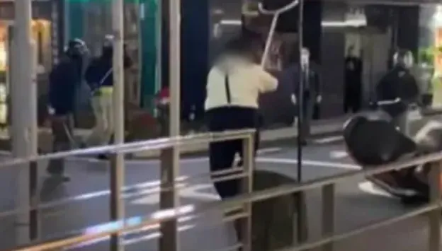影/珠寶店遭搶！店員化身三國猛將　持「奇門兵器」猛K三搶匪