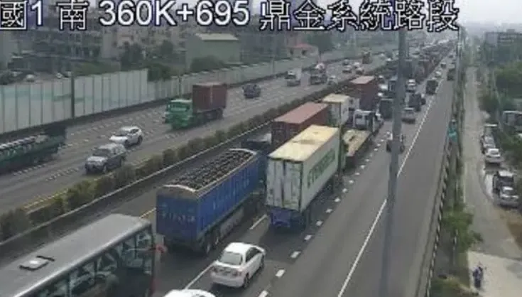 快訊/國1鼎金系統「3大車追撞」！疑未注意前方狀況　統聯撞前車5傷