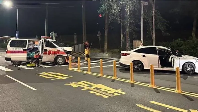 菩薩保佑！高雄救護車路口車禍　幸傷患未受到更嚴重傷害