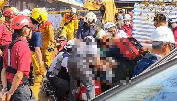 快訊/高雄建案土石坍方！接管工人遭活埋　1.5小時救出吐血、傷重不治