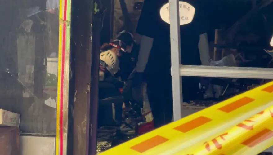 影/苗栗惡火5死！屋主母聞噩耗癱軟　疑3樓越籍夫妻吵架引火