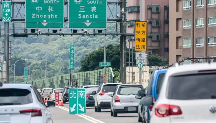元旦連假國道「免收費」時段看這！高公局估12/30車最多