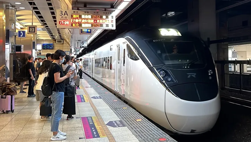 樺加沙颱風來襲　台鐵22日中午前全線正常行駛