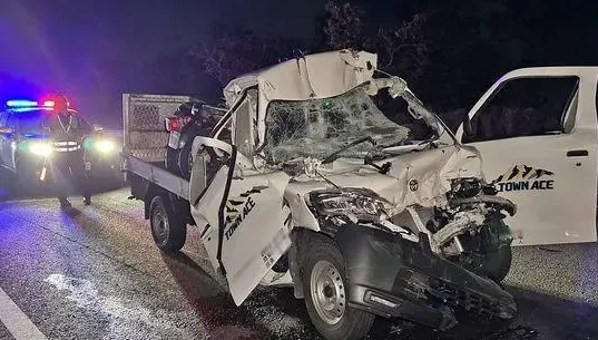 快訊/台78線土庫段小貨車追撞聯結車　「車頭全毀」駕駛無呼吸心跳