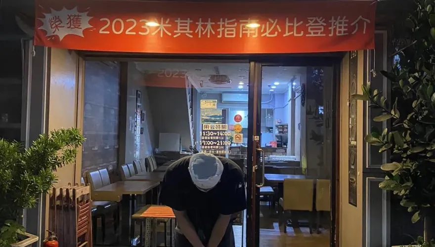 調味料凸槌！高雄必比登餐廳「衛生稽查」出包　鞠躬道歉：對得起職業道德