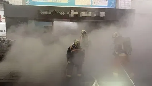 快訊/桃園量販店暗夜火警！　「濃煙狂竄」嚇壞附近住戶狂報案