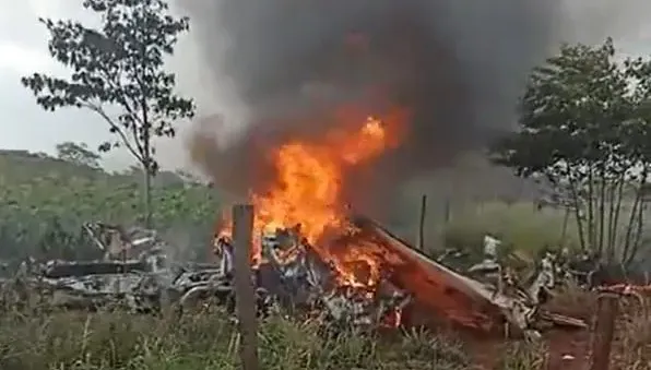 影/撞樹後爆火球！巴拉圭小飛機失事釀4死　執政黨國會議員罹難