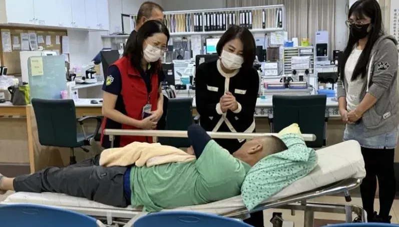 影/大甲媽東港遶境「69人上吐下瀉」　疑吃到生魚片「腸炎弧菌」釀禍