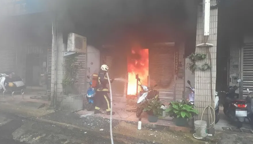 基隆安一路民宅火警、恐怖烈焰狂噴　3人預防性送醫