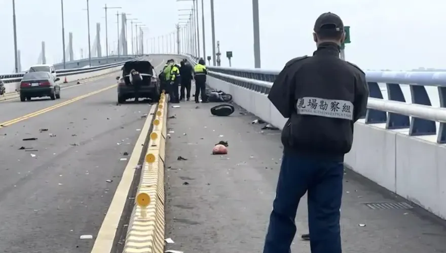 金門大橋首起死亡車禍！16歲少年無照開車追撞　女騎士噴飛亡