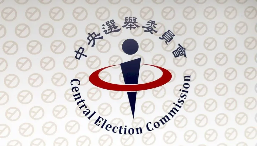 正副總統參選人財產曝光！趙少康存款最多、吳欣盈擁英國房產、賴清德保險王