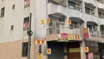 難售想哭！台南透天貼「12張」求售　「現實版彈出式廣告」終於賣出去了