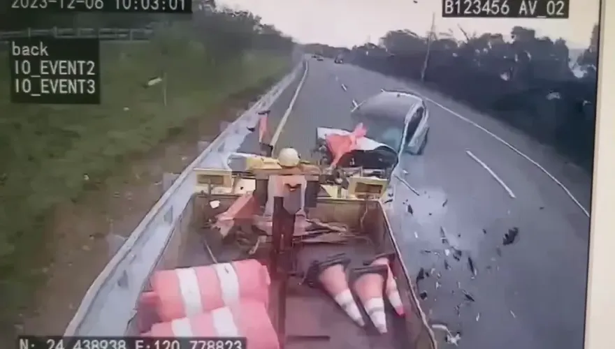 影/「輔助自撞」又一枚！國1銅鑼段緩撞車遭追尾　休旅車半毀