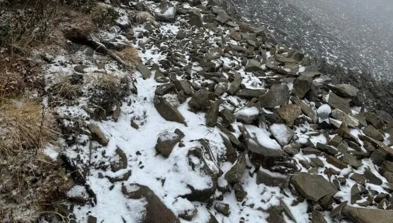 東北季風發威下雪了！雪山圈谷迎今冬初雪　山友超興奮猛拍照