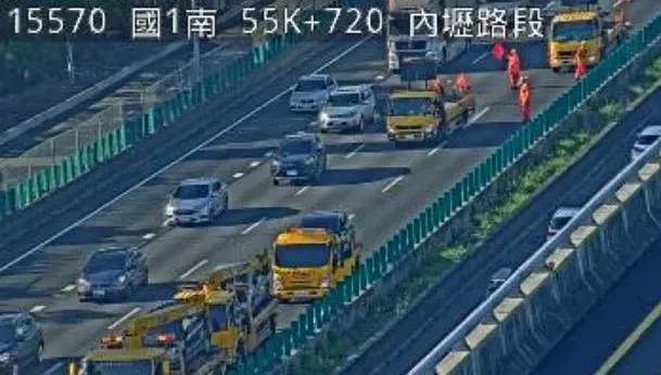快訊/上班族注意了！國道1號南向內壢段「6車追撞」　占用內車道回堵1公里