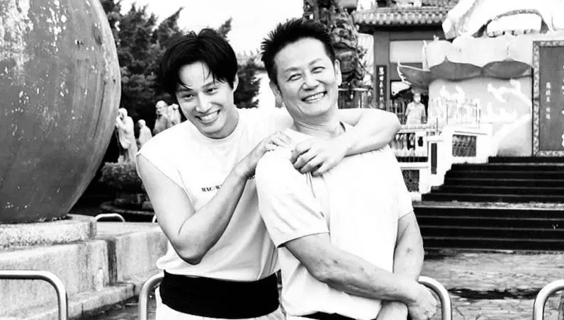 為爸抱不平！徐新洋突貼徐乃麟「黑白照」　網友嚇壞