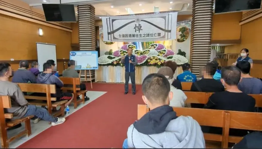 影/高雄震撼教育！在酒駕亡者靈堂上課　25累犯見大體「嚇到叫不敢」