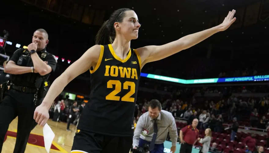 影/解鎖超狂成就！「女版柯瑞」NCAA「3000+750+750」　男女通算第一人